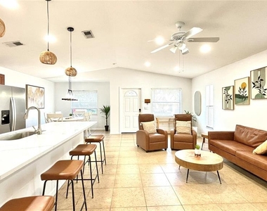 2431 Loma Linda Street - Photo Thumbnail 9
