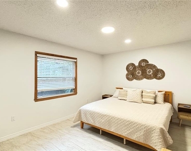 2431 Loma Linda Street - Photo Thumbnail 27