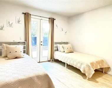 2431 Loma Linda Street - Photo Thumbnail 19