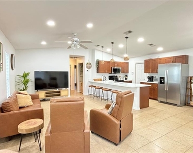 2431 Loma Linda Street - Photo Thumbnail 4