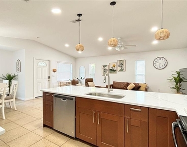 2431 Loma Linda Street - Photo Thumbnail 10