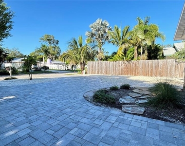 2431 Loma Linda Street - Photo Thumbnail 3