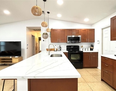 2431 Loma Linda Street - Photo Thumbnail 8