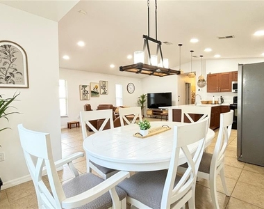 2431 Loma Linda Street - Photo Thumbnail 14