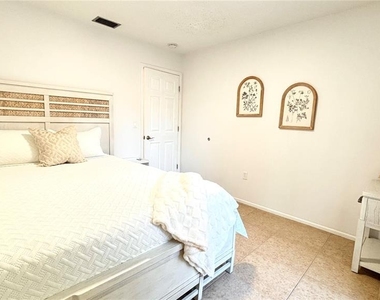 2431 Loma Linda Street - Photo Thumbnail 20