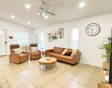 2431 Loma Linda Street - Photo Thumbnail 5