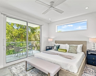 2327 Hillview Street - Photo Thumbnail 42