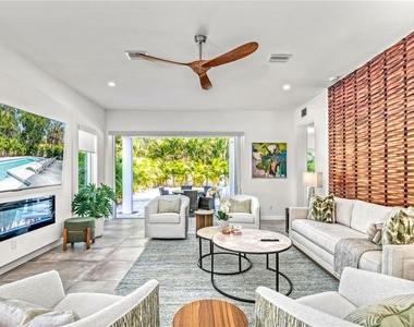 2327 Hillview Street - Photo Thumbnail 14