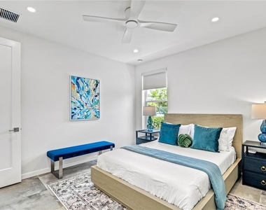 2327 Hillview Street - Photo Thumbnail 30