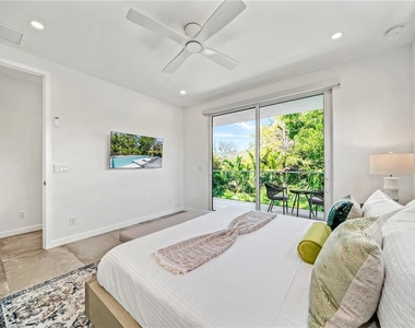 2327 Hillview Street - Photo Thumbnail 44