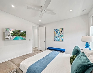 2327 Hillview Street - Photo Thumbnail 32