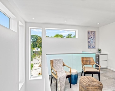 2327 Hillview Street - Photo Thumbnail 28