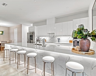 2327 Hillview Street - Photo Thumbnail 7