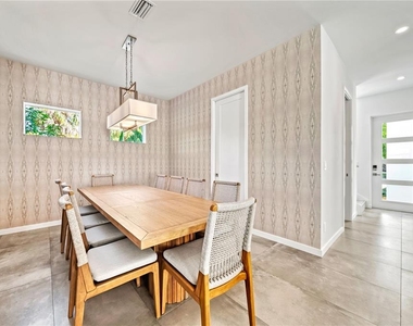 2327 Hillview Street - Photo Thumbnail 9