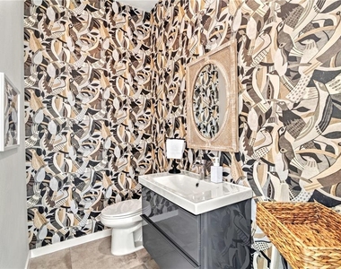 2327 Hillview Street - Photo Thumbnail 10