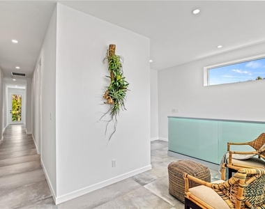 2327 Hillview Street - Photo Thumbnail 27