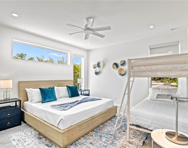 2327 Hillview Street - Photo Thumbnail 47