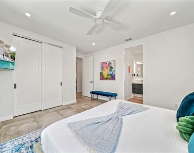 2327 Hillview Street - Photo Thumbnail 48