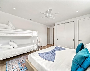 2327 Hillview Street - Photo Thumbnail 34