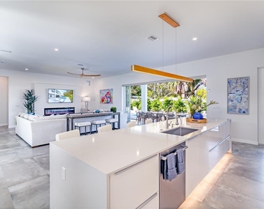 2585 Clematis Street - Photo Thumbnail 3