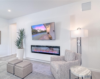 2585 Clematis Street - Photo Thumbnail 13