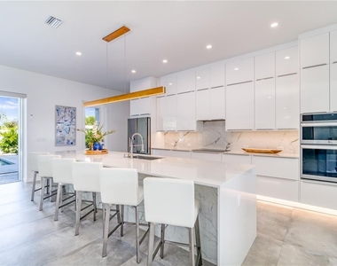 2585 Clematis Street - Photo Thumbnail 6