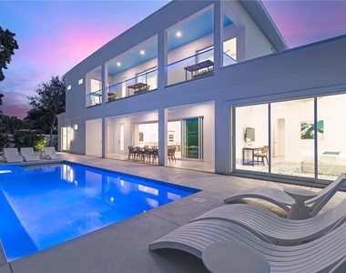 2585 Clematis Street - Photo Thumbnail 2