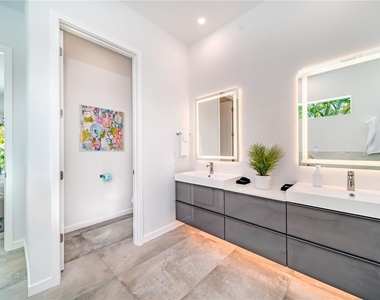 2585 Clematis Street - Photo Thumbnail 30