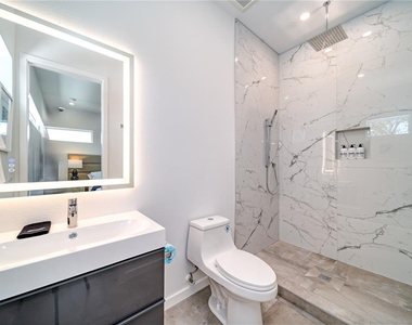 2585 Clematis Street - Photo Thumbnail 21
