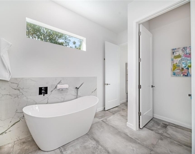 2585 Clematis Street - Photo Thumbnail 31