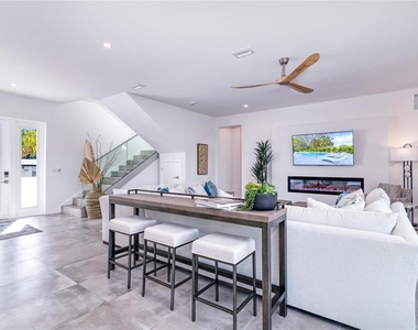 2585 Clematis Street - Photo Thumbnail 9