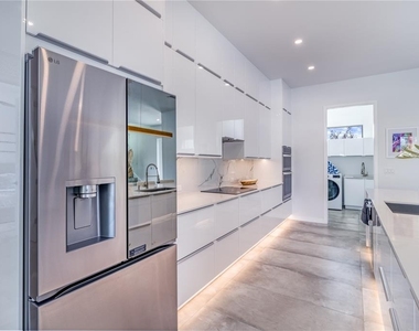 2585 Clematis Street - Photo Thumbnail 4