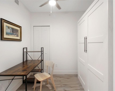 1703 N Tamiami Trail - Photo Thumbnail 37