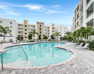 1703 N Tamiami Trail - Photo Thumbnail 3