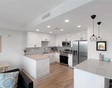 1703 N Tamiami Trail - Photo Thumbnail 44