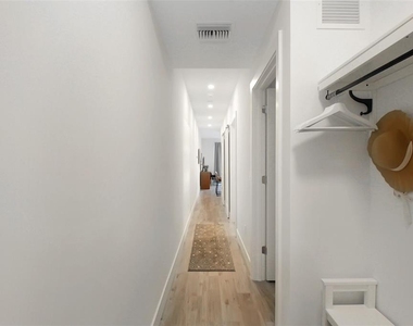 1703 N Tamiami Trail - Photo Thumbnail 21
