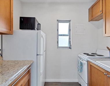 1901 Hyde Park St - Photo Thumbnail 10
