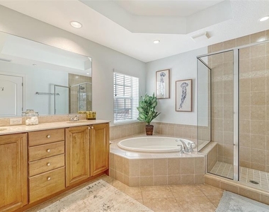 14041 Bellagio Way - Photo Thumbnail 32