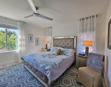 1709 N Tamiami Trail - Photo Thumbnail 8