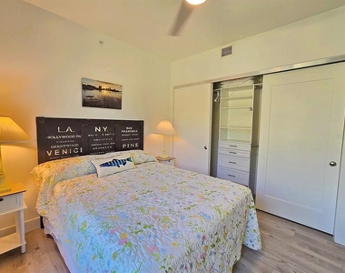 1709 N Tamiami Trail - Photo Thumbnail 13