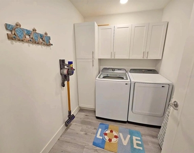 1709 N Tamiami Trail - Photo Thumbnail 17