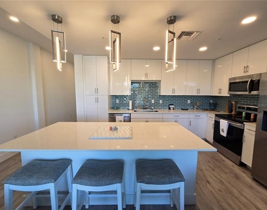1709 N Tamiami Trail - Photo Thumbnail 4
