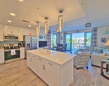 1709 N Tamiami Trail - Photo Thumbnail 3