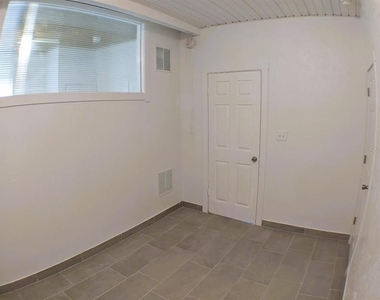 401 Colonia Lane E - Photo Thumbnail 8