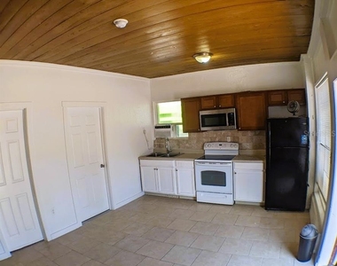 401 Colonia Lane E - Photo Thumbnail 1