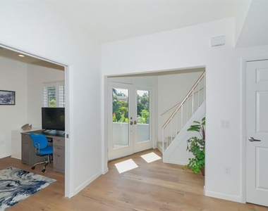 228 Van Buren Drive - Photo Thumbnail 4