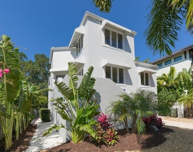 228 Van Buren Drive - Photo Thumbnail 2