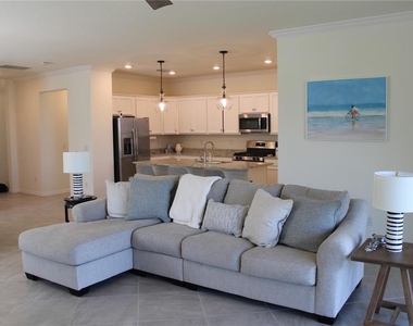 6647 Clairborne Lane - Photo Thumbnail 7