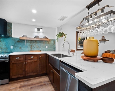 3700 S Osprey Avenue - Photo Thumbnail 4