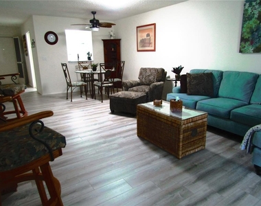 7050 W Country Club Drive N - Photo Thumbnail 3